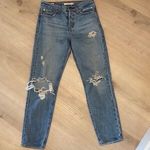 Levi’s wedgie jeans size 25 distressed